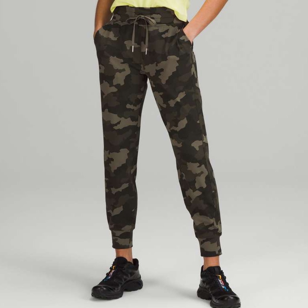 Lululemon Athletica, Ready to Rulu Jogger, Heritage Camo, size 8